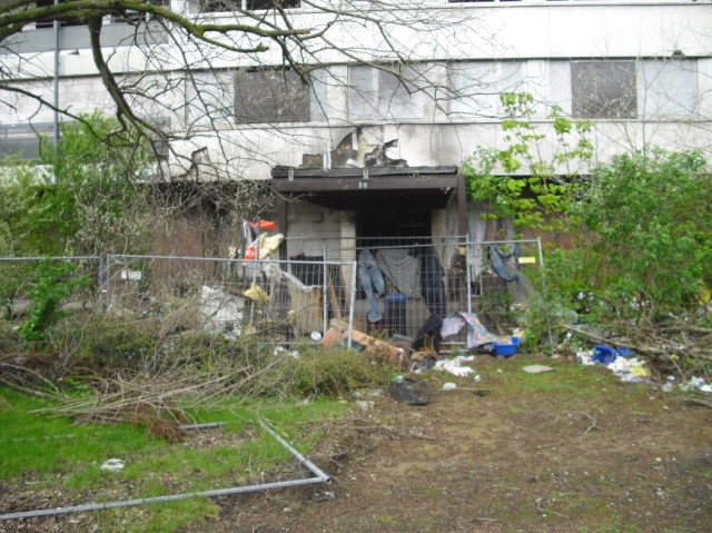 Eingang Hochhausruine