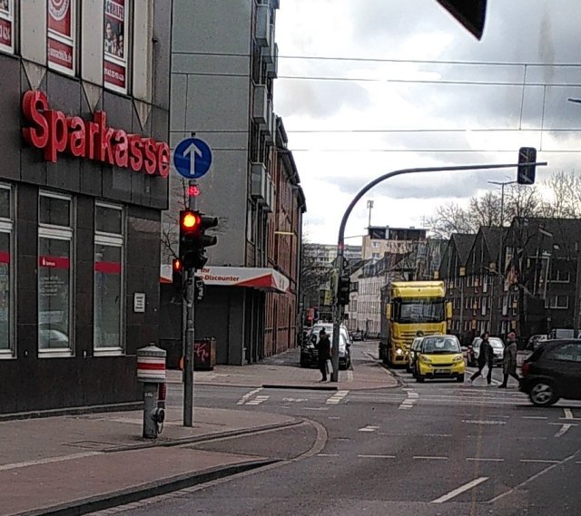 Karl-Jarres-Straße Duisburg Dooringradweg Lebensgefahr