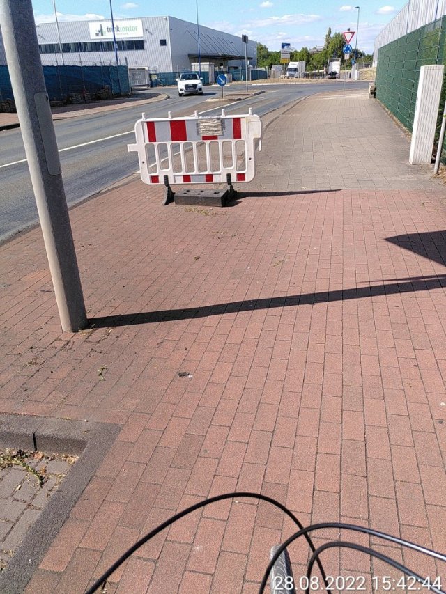 Radweg in Logport I blockiert