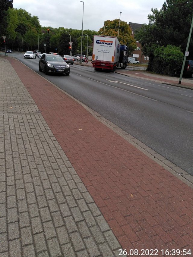 LKW von Greiwing biegt mit überhöhter Geschwindigkeit ab