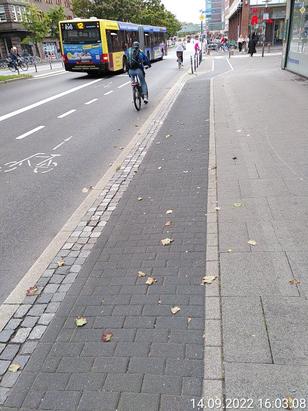 Ausreichend breit geplanter Schutzstreifen in Kiel