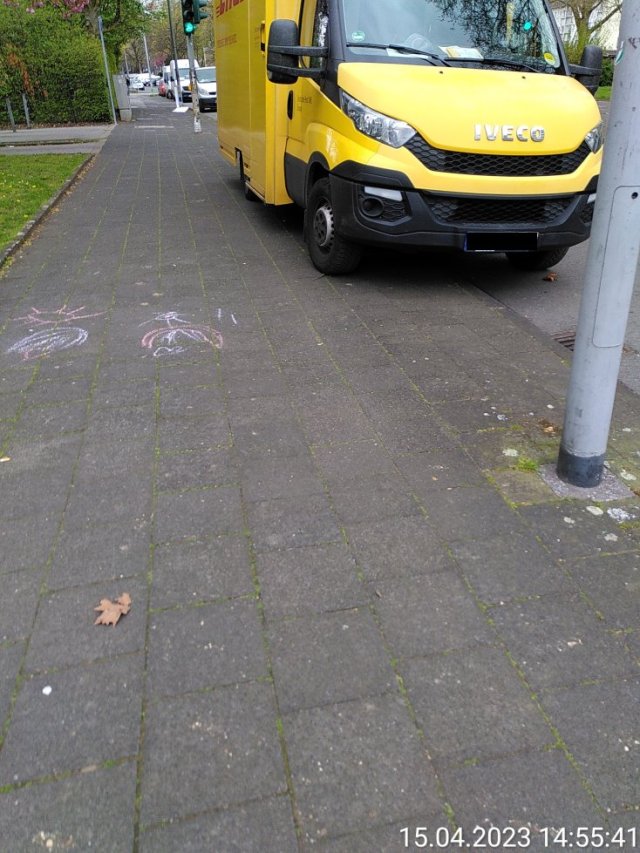 DHL Post Falschparken auf Gehweg