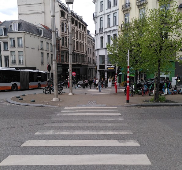 Zebrastreifen in Brüssel, die selbst bei Ampelausfall den Verkehr regeln
