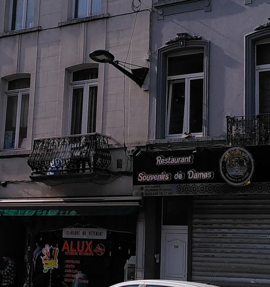 Laterne an Hauswand befestigt ohne Mast