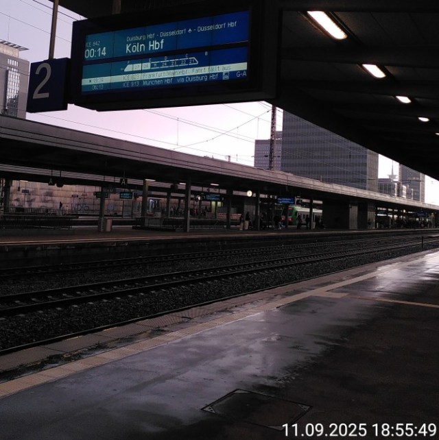 Anzeigetafel am HBF Essen