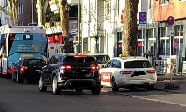 Ersatzhaltestelle Rheinhausen Markt an der Duisburger Str.